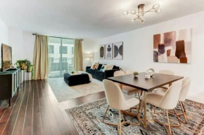 Elegant 1BR APT w balcony and stunning bay view